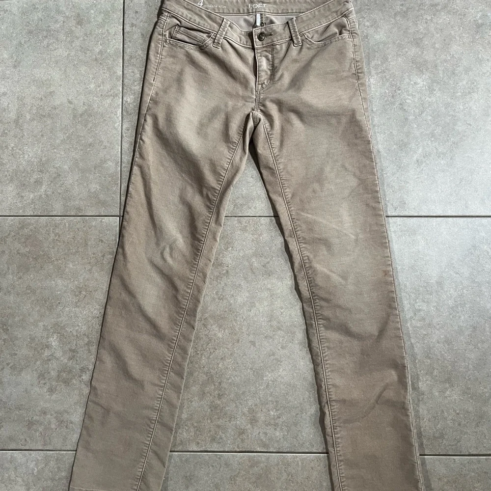Loft 4 Modern Slim Beige tan Cream Corduroy Pants Low rise